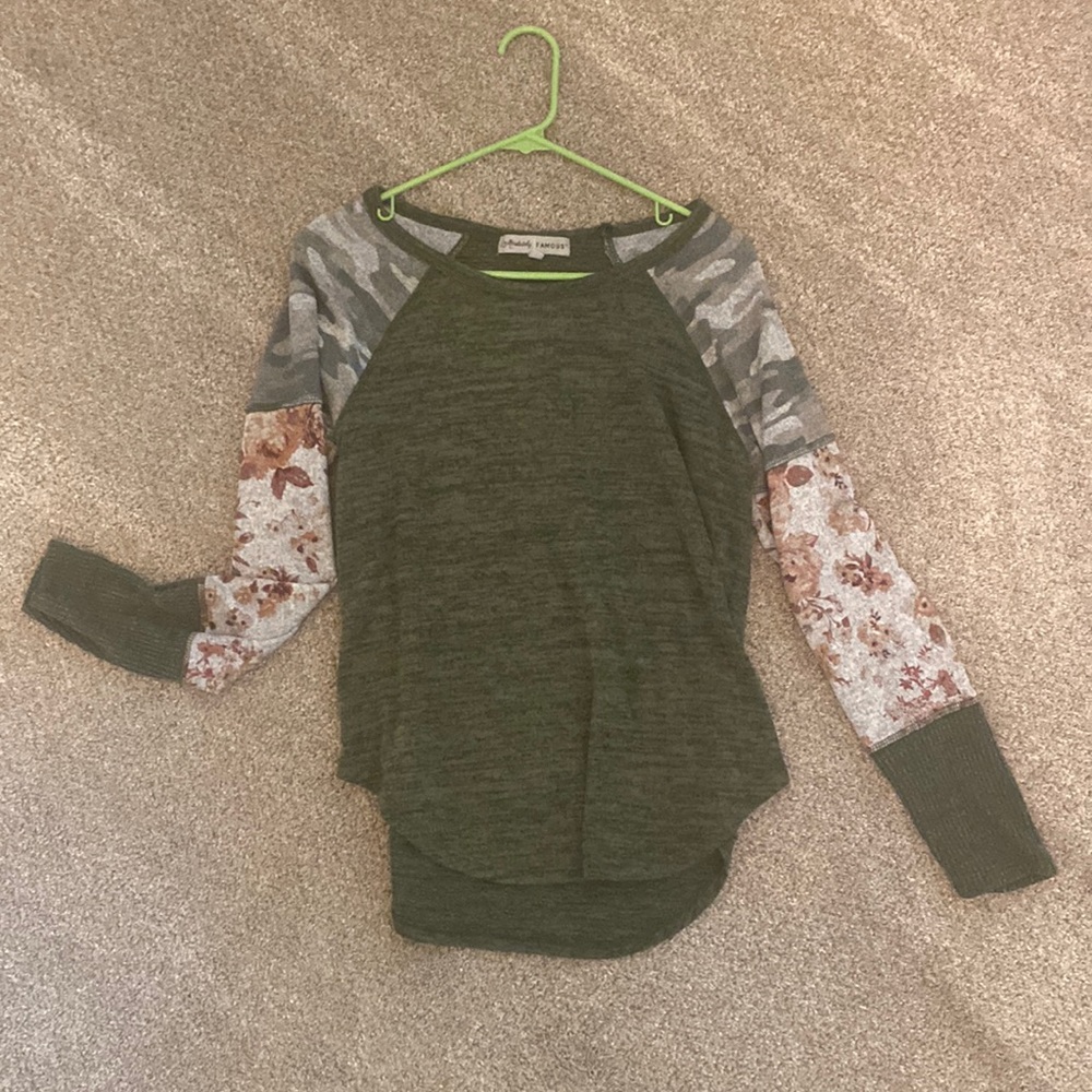 Light wear Sweater with sleeve detail